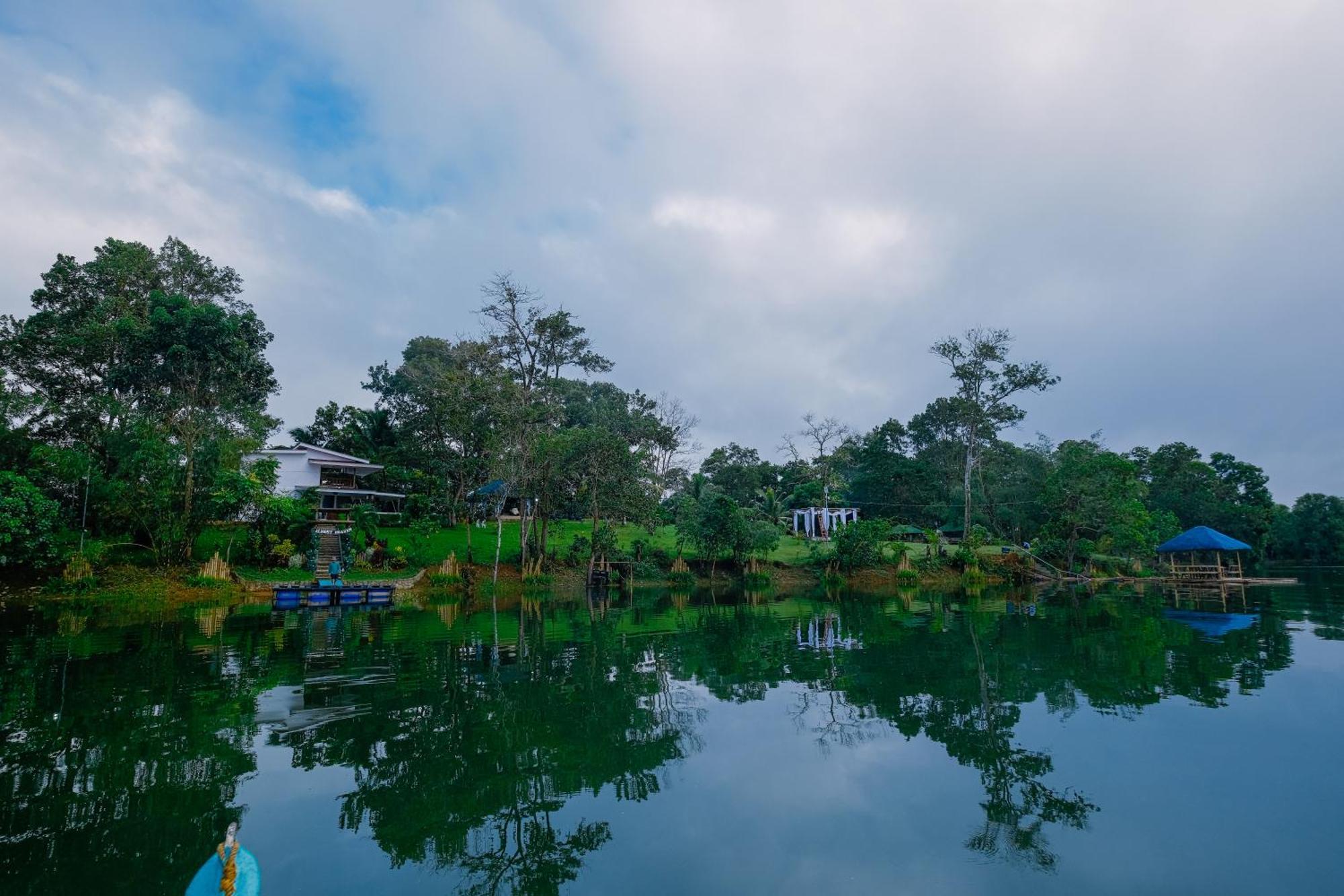 Almost Heaven Lake Resort By Cocotel Cavinti Экстерьер фото