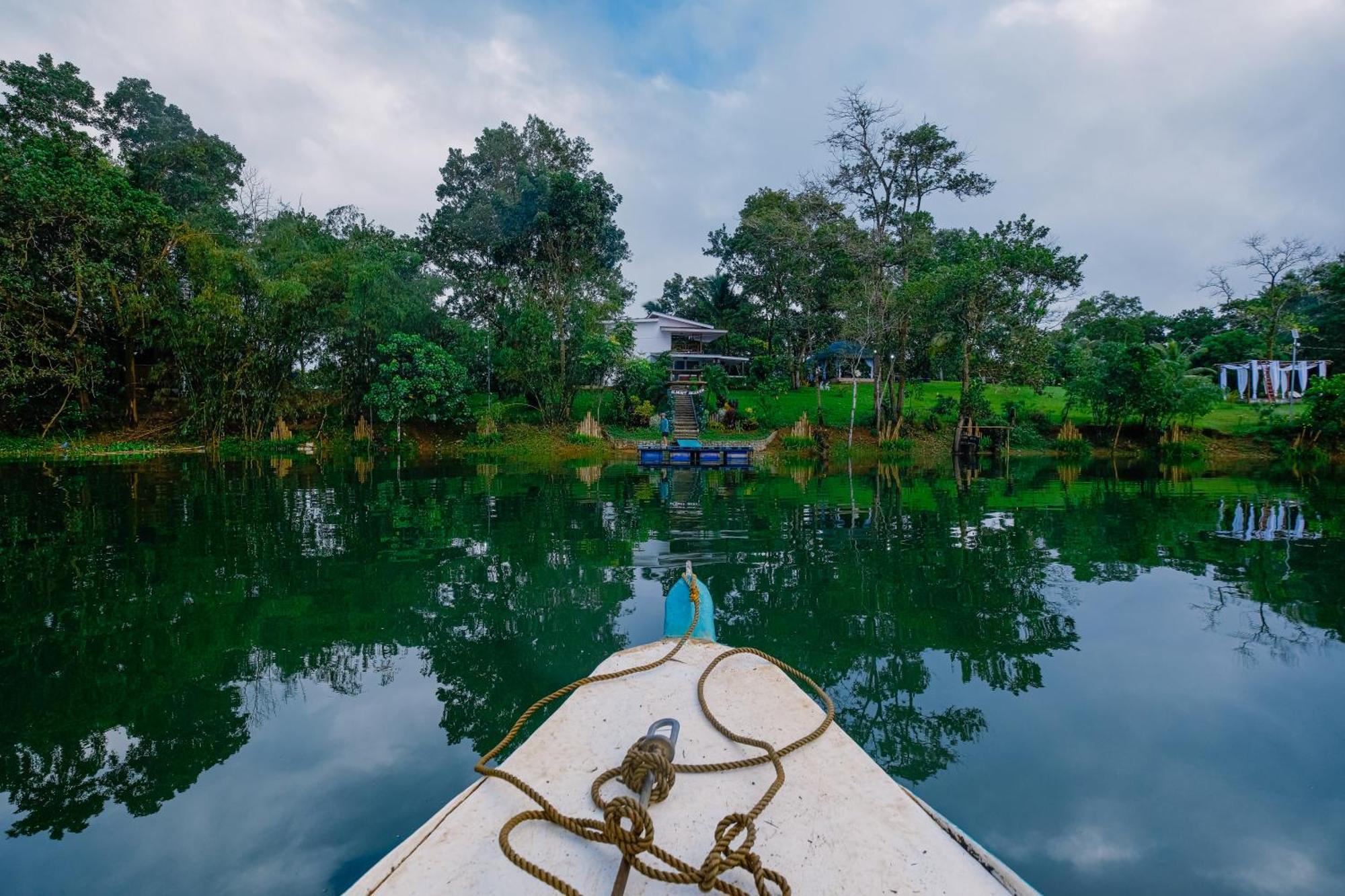 Almost Heaven Lake Resort By Cocotel Cavinti Экстерьер фото